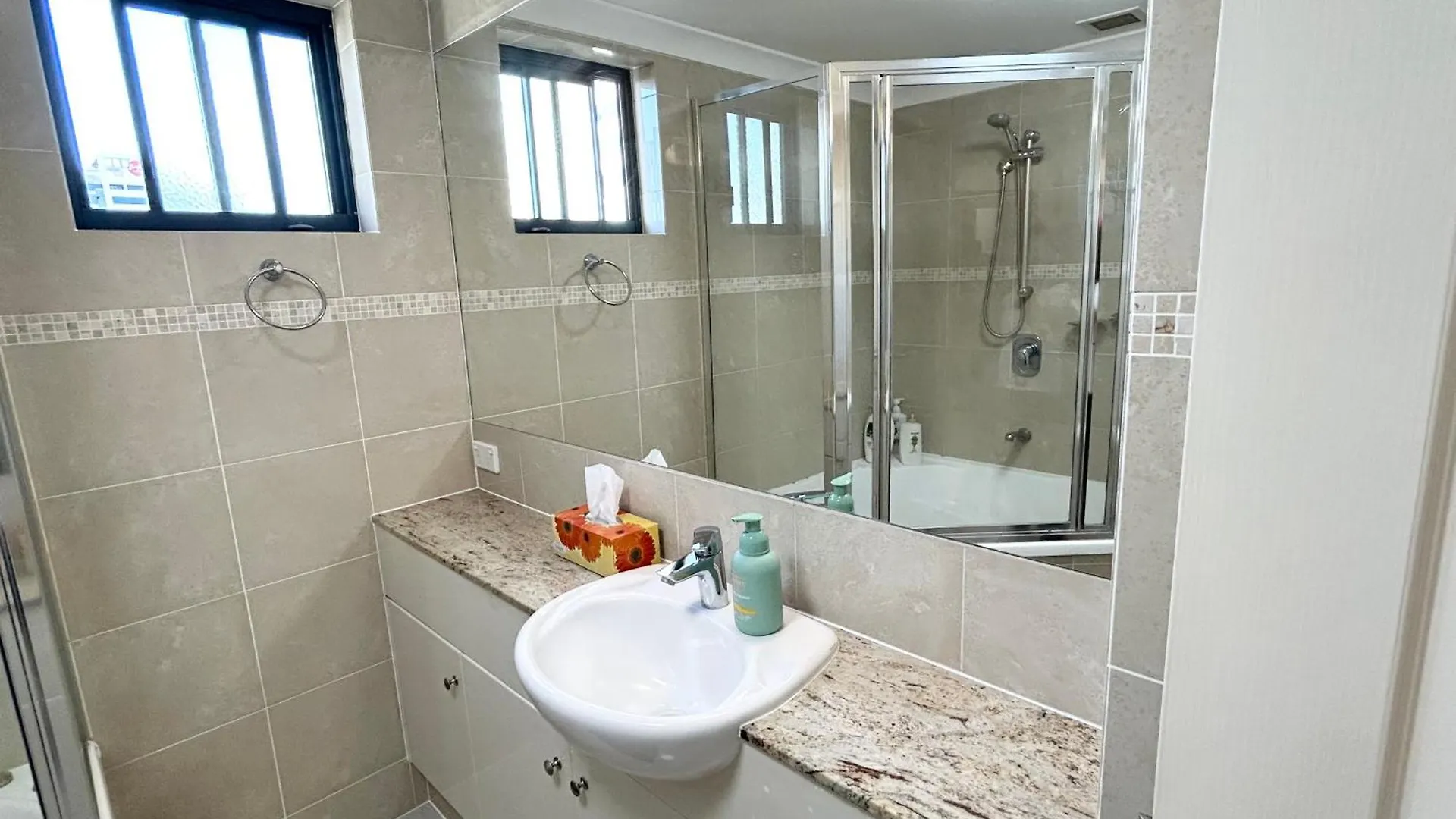 City View Rooms In Shared Apartment ブリスベン